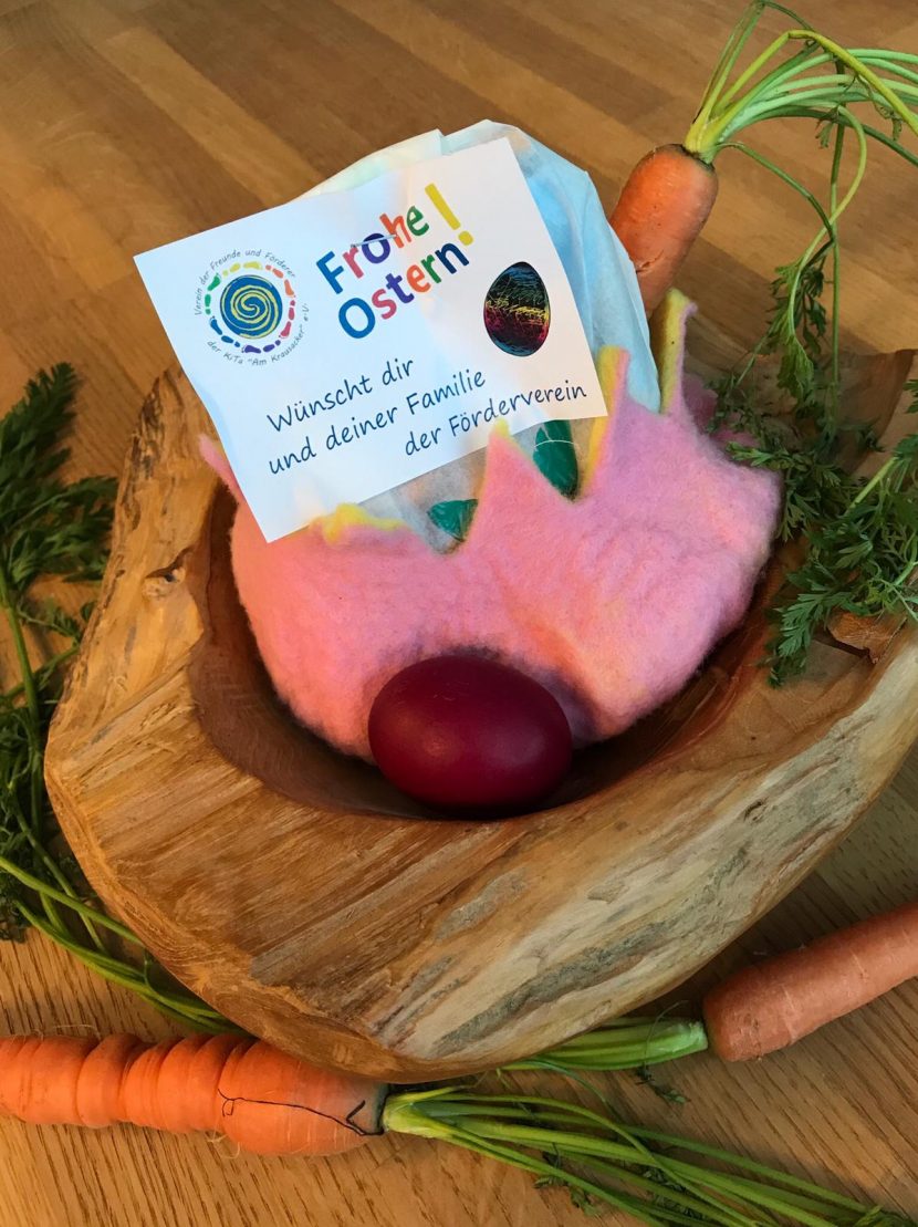 Osterkörbchen aus Filz mit Karte Frohe Ostern, Möhren und einem roten Ei